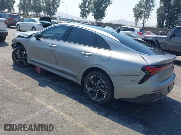 ✅ 2025 Kia K5 GT-Line • VIN: KNAG64J76S5353135 • Lot: 42960707. Wystawiony na IAAI z przebiegiem 12 678 mil. Bezpłatny archiwum sprzedaży aukcyjnych z USA i szczegółowy raport historii pojazdu na DreamBid. Zdjęcie 3.