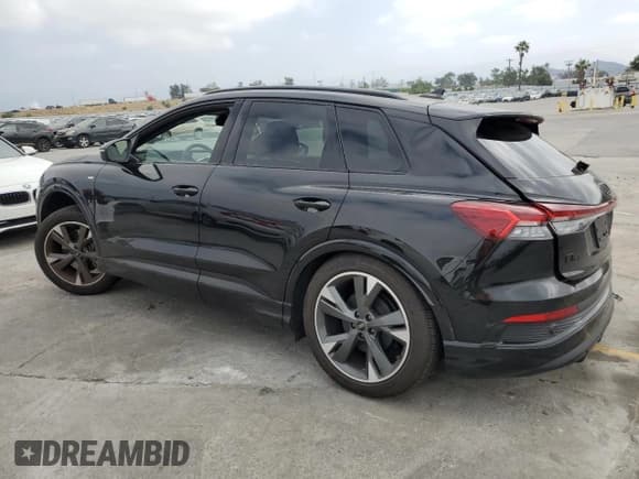 ✅ 2025 Audi Q4 e-tron Premium • VIN: WA1KUBFZ1SP001645 • Лот: 58356145. Опубликован ранее на Copart с пробегом 5 975 миль. Бесплатный доступ к архиву аукционных продаж из США и подробный отчёт об истории автомобиля на DreamBid. Изображение 2.