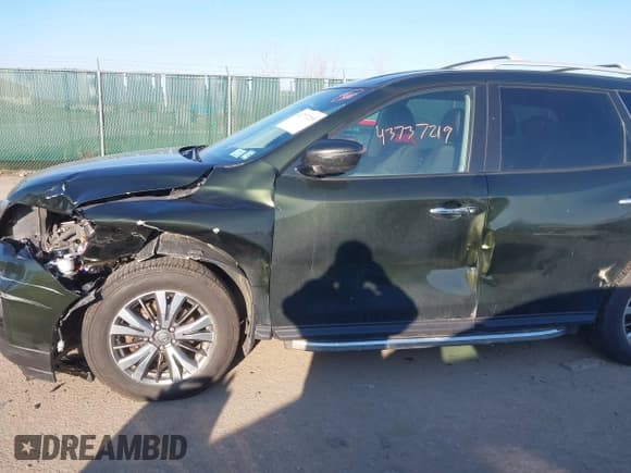 ✅ 2020 Nissan Pathfinder SV • VIN: 5N1DR2BM5LC586695 • Lot: 43737219. Listed on IAAI with 145,235 mi. Free auction sales archive from the USA and detailed vehicle history report at DreamBid. Image 6.