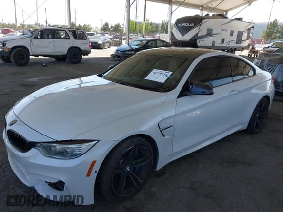 ✅ 2015 BMW M4 • VIN: WBS3R9C59FK329879 • Lot: 42270126. Listed on IAAI with 82,221 mi. Free auction sales archive from the USA and detailed vehicle history report at DreamBid. Image 17.