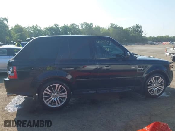 ✅ 2011 Land Rover Range Rover Sport HSE Lux • VIN: SALSK2D47BA713513 • Lot: 42664248. Listed on IAAI with 234,659 mi. Free auction sales archive from the USA and detailed vehicle history report at DreamBid. Image 13.