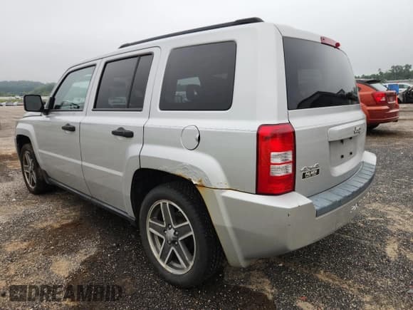 ✅ 2008 Jeep Patriot Sport • VIN: 1J8FF28W98D729673 • Lot: 66095575. Wystawiony na Copart z przebiegiem 111 429 mil. Bezpłatny archiwum sprzedaży aukcyjnych z USA i szczegółowy raport historii pojazdu na DreamBid. Zdjęcie 2.