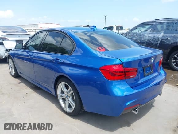 ✅ 2018 BMW 3 Series 340i • VIN: WBA8B3C52JK384632 • Lot: 42507124. Wystawiony na IAAI z przebiegiem 36 787 mil. Bezpłatny archiwum sprzedaży aukcyjnych z USA i szczegółowy raport historii pojazdu na DreamBid. Zdjęcie 3.