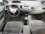 ✅ 2007 Honda Civic DX-G • VIN: 2HGFA16367H007329 • Lot: 82124465. Wystawiony na Copart z przebiegiem 256 487 mil. Bezpłatny archiwum sprzedaży aukcyjnych z USA i szczegółowy raport historii pojazdu na DreamBid. Zdjęcie 8.