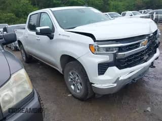 2025 Chevrolet Silverado 1500 LT z VIN 1GCUKDED4SZ123636, wystawiony jako IAAI lot #42216309 z przebiegiem 29 832 mil mil oraz . Historia ofert i sprzedaży dostępna na DreamBid. Obrazek 1.