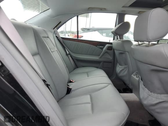 ✅ 1999 Mercedes-Benz E 320 • VIN: WDBJF65H9XA917140 • Lot: 65824395. Wystawiony na Copart z przebiegiem 76 637 mil. Bezpłatny archiwum sprzedaży aukcyjnych z USA i szczegółowy raport historii pojazdu na DreamBid. Zdjęcie 10.