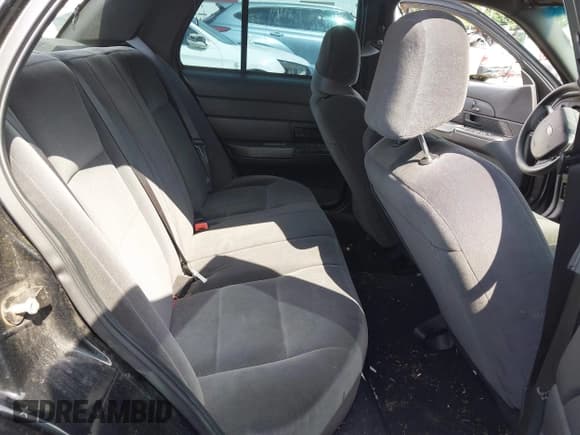 ✅ 2006 Ford Police Interceptor • VIN: 2FAFP71W36X163596 • Lot: 42243976. Wystawiony na IAAI z przebiegiem 192 733 mil. Bezpłatny archiwum sprzedaży aukcyjnych z USA i szczegółowy raport historii pojazdu na DreamBid. Zdjęcie 8.