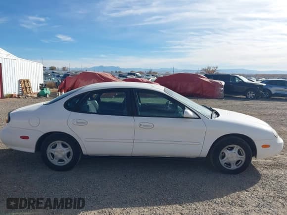 ✅ 1996 Ford Taurus GL • VIN: 1FALP52U3TG166939 • Lot: 43633645. Wystawiony na IAAI z przebiegiem 159 788 mil. Bezpłatny archiwum sprzedaży aukcyjnych z USA i szczegółowy raport historii pojazdu na DreamBid. Zdjęcie 13.