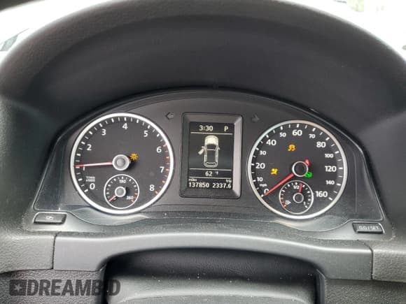 ✅ 2012 Volkswagen Tiguan LE • VIN: WVGAV7AXXCW005049 • Lot: 57818925. Listed on Copart with 137,850 mi. Free auction sales archive from the USA and detailed vehicle history report at DreamBid. Image 9.