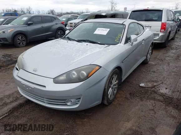 2008 Hyundai Tiburon GS z VIN KMHHM66D08U268552, wystawiony jako IAAI lot #41729193 z przebiegiem 88 939 mil mil oraz . Historia ofert i sprzedaży dostępna na DreamBid. Obrazek 2.