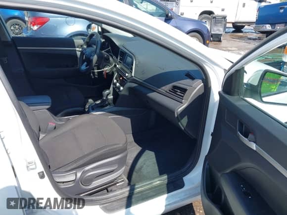 2020 Hyundai Elantra SE z VIN 5NPD74LF4LH605926, wystawiony jako IAAI lot #42370112 z przebiegiem 111 350 mil mil oraz . Historia ofert i sprzedaży dostępna na DreamBid. Obrazek 5.