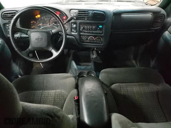 ✅ 2002 Chevrolet Blazer LS • VIN: 1GNDT13W12K136876 • Lot: 52227035. Wystawiony na Copart z przebiegiem 304 006 mil. Bezpłatny archiwum sprzedaży aukcyjnych z USA i szczegółowy raport historii pojazdu na DreamBid. Zdjęcie 8.