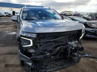 ✅ 2022 Chevrolet Suburban LT • VIN: 1GNSKCKD2NR274380 • Lot: 40988343. Wystawiony na Copart z przebiegiem 17 764 mil. Bezpłatny archiwum sprzedaży aukcyjnych z USA i szczegółowy raport historii pojazdu na DreamBid. Zdjęcie 5.