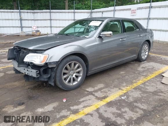 ✅ 2012 Chrysler 300 C • VIN: 2C3CCAET4CH283701 • Lot: 42540397. Listed on IAAI with 141,076 mi. Free auction sales archive from the USA and detailed vehicle history report at DreamBid. Image 2.