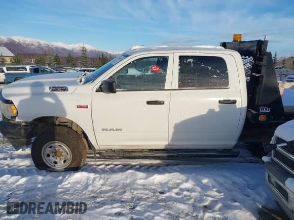 ✅ 2019 Ram 2500 Tradesman • VIN: 3C6UR5HJ1KG651631 • Lot: 43518223. Wystawiony na IAAI z przebiegiem 47 269 mil. Bezpłatny archiwum sprzedaży aukcyjnych z USA i szczegółowy raport historii pojazdu na DreamBid. Zdjęcie 15.