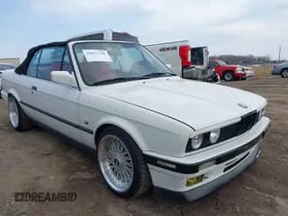 1990 BMW 3 Series z VIN WBABB2304LEC20159, wystawiony jako IAAI lot #42037720 z przebiegiem 77 902 mil mil oraz . Historia ofert i sprzedaży dostępna na DreamBid. Obrazek 1.