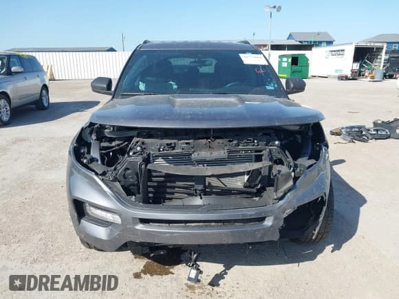 ✅ 2022 Ford Explorer XLT • VIN: 1FMSK7DHXNGA30211 • Lot: 41972894. Wystawiony na IAAI z przebiegiem 47 414 mil. Bezpłatny archiwum sprzedaży aukcyjnych z USA i szczegółowy raport historii pojazdu na DreamBid. Zdjęcie 13.