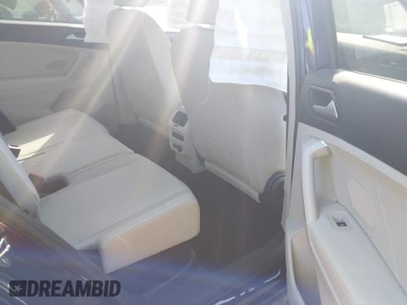 ✅ 2024 Volkswagen Tiguan SE • VIN: 3VVMB7AX0RM134163 • Lot: 43263812. Wystawiony na IAAI z przebiegiem 10 479 mil. Bezpłatny archiwum sprzedaży aukcyjnych z USA i szczegółowy raport historii pojazdu na DreamBid. Zdjęcie 8.