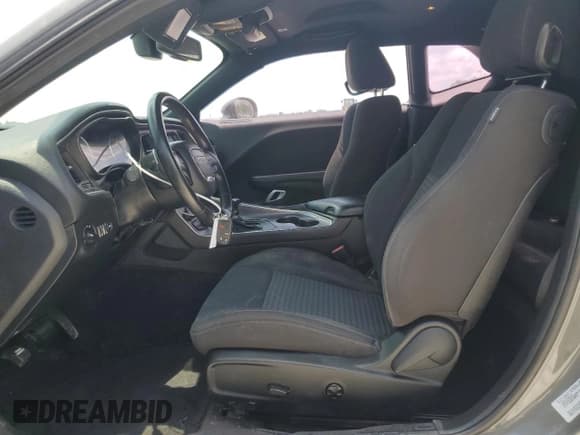 ✅ 2017 Dodge Challenger SXT • VIN: 2C3CDZAG1HH502416 • Lot: 66013554. Wystawiony na Copart z przebiegiem 76 371 mil. Bezpłatny archiwum sprzedaży aukcyjnych z USA i szczegółowy raport historii pojazdu na DreamBid. Zdjęcie 7.