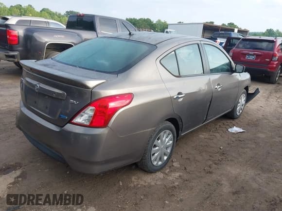 ✅ 2015 Nissan Versa S Plus • VIN: 3N1CN7AP7FL859362 • Лот: 42212009. Опубликован ранее на IAAI с пробегом 175 341 миль. Бесплатный доступ к архиву аукционных продаж из США и подробный отчёт об истории автомобиля на DreamBid. Изображение 4.