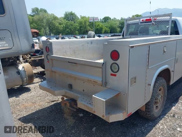 ✅ 2011 Chevrolet Silverado 2500HD • VIN: 1GB2KVCG0BZ409840 • Lot: 42557164. Wystawiony na IAAI z przebiegiem Nie podano. Bezpłatny archiwum sprzedaży aukcyjnych z USA i szczegółowy raport historii pojazdu na DreamBid. Zdjęcie 16.