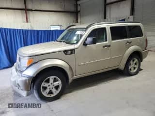 2010 Dodge Nitro SXT z VIN 1D4PU5GK1AW124187, wystawiony jako Copart lot #64784875 z przebiegiem 103 950 mil mil oraz Czysty tytuł • Clean title. Historia ofert i sprzedaży dostępna na DreamBid. Obrazek 1.