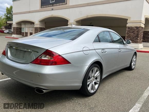 ✅ 2008 Mercedes-Benz CLS 550 • VIN: WDDDJ72X78A134372 • Lot: 54928045. Listed on Copart with 57,031 mi. Free auction sales archive from the USA and detailed vehicle history report at DreamBid. Image 4.