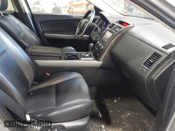 ✅ 2010 Mazda CX-9 Touring • VIN: JM3TB3MVXA0216459 • Lot: 42228913. Wystawiony na IAAI z przebiegiem 183 259 mil. Bezpłatny archiwum sprzedaży aukcyjnych z USA i szczegółowy raport historii pojazdu na DreamBid. Zdjęcie 5.