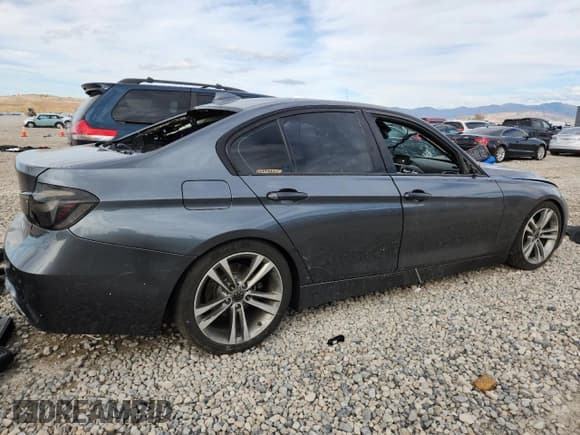 ✅ 2016 BMW 3 Series 328i • VIN: WBA8E9G56GNT86749 • Lot: 85870535. Wystawiony na Copart z przebiegiem Nie podano. Bezpłatny archiwum sprzedaży aukcyjnych z USA i szczegółowy raport historii pojazdu na DreamBid. Zdjęcie 3.