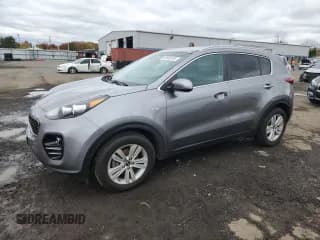 ✅ 2018 Kia Sportage LX • VIN: KNDPMCAC4J7379073 • Lot: 90990035. Wystawiony na Copart z przebiegiem 85 918 mil. Bezpłatny archiwum sprzedaży aukcyjnych z USA i szczegółowy raport historii pojazdu na DreamBid. Zdjęcie 1.
