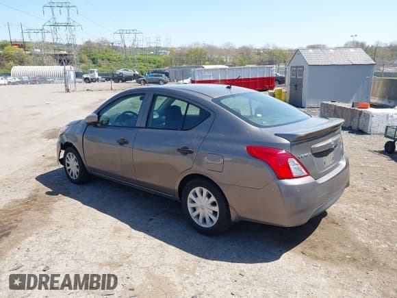 ✅ 2017 Nissan Versa S • VIN: 3N1CN7AP9HL895170 • Lot: 42053386. Wystawiony na IAAI z przebiegiem 153 202 mil. Bezpłatny archiwum sprzedaży aukcyjnych z USA i szczegółowy raport historii pojazdu na DreamBid. Zdjęcie 3.