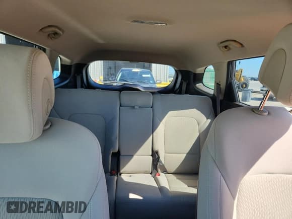 ✅ 2018 Hyundai Santa Fe SE • VIN: KM8SM4HF9JU270752 • Лот: 91576525. Опубликован ранее на Copart с пробегом 81 590 миль. Бесплатный доступ к архиву аукционных продаж из США и подробный отчёт об истории автомобиля на DreamBid. Изображение 10.