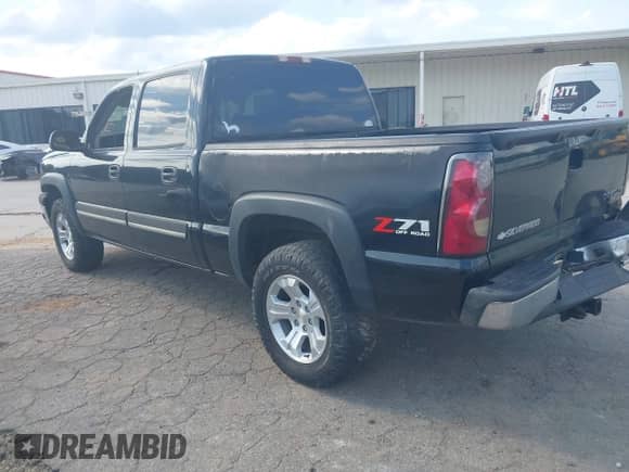 2004 Chevrolet Silverado 1500 Z71 z VIN 2GCEK13T741321958, wystawiony jako IAAI lot #43230757 z przebiegiem 328 395 mil mil oraz . Historia ofert i sprzedaży dostępna na DreamBid. Obrazek 3.