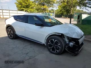 ✅ 2024 Kia EV6 Wind • VIN: KNDC34LA5R5192225 • Lot: 71233614. Wystawiony na Copart z przebiegiem 12 577 mil. Bezpłatny archiwum sprzedaży aukcyjnych z USA i szczegółowy raport historii pojazdu na DreamBid. Zdjęcie 4.