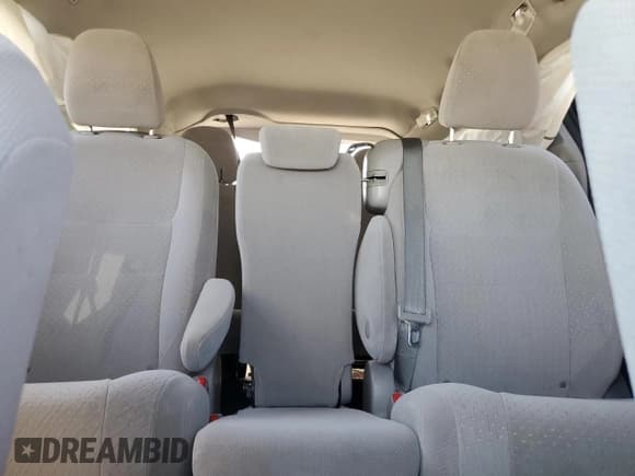 ✅ 2020 Toyota Sienna LE • VIN: 5TDKZ3DC6LS065280 • Лот: 90707345. Опубликован ранее на Copart с пробегом 97 157 миль. Бесплатный доступ к архиву аукционных продаж из США и подробный отчёт об истории автомобиля на DreamBid. Изображение 10.