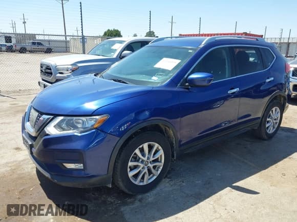 ✅ 2017 Nissan Rogue SV • VIN: KNMAT2MT5HP591361 • Lot: 42304098. Wystawiony na IAAI z przebiegiem 82 380 mil. Bezpłatny archiwum sprzedaży aukcyjnych z USA i szczegółowy raport historii pojazdu na DreamBid. Zdjęcie 18.