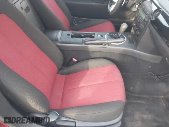 ✅ 2006 Mazda MX-5 Miata Touring • VIN: JM1NC25F360120356 • Lot: 41412186. Wystawiony na IAAI z przebiegiem 171 483 mil. Bezpłatny archiwum sprzedaży aukcyjnych z USA i szczegółowy raport historii pojazdu na DreamBid. Zdjęcie 5.