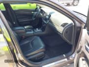 ✅ 2017 Chrysler 300 C • VIN: 2C3CCAKG7HH637483 • Lot: 42571042. Wystawiony na IAAI z przebiegiem 137 189 mil. Bezpłatny archiwum sprzedaży aukcyjnych z USA i szczegółowy raport historii pojazdu na DreamBid. Zdjęcie 5.