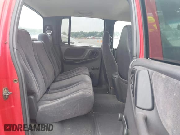 ✅ 2000 Dodge Dakota Sport • VIN: 1B7HG2AZ4YS711580 • Lot: 42400349. Wystawiony na IAAI z przebiegiem 216 057 mil. Bezpłatny archiwum sprzedaży aukcyjnych z USA i szczegółowy raport historii pojazdu na DreamBid. Zdjęcie 8.