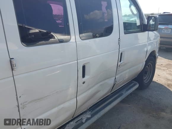 ✅ 2011 Ford Econoline Cargo Commercial • VIN: 1FTNE2EW9BDB24182 • Lot: 43510267. Wystawiony na IAAI z przebiegiem 202 227 mil. Bezpłatny archiwum sprzedaży aukcyjnych z USA i szczegółowy raport historii pojazdu na DreamBid. Zdjęcie 12.