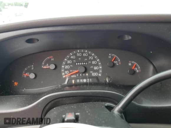 ✅ 1998 Ford Econoline Wagon XL • VIN: 1FBSS31L2WHB54799 • Lot: 69601284. Wystawiony na Copart z przebiegiem 40 542 mil. Bezpłatny archiwum sprzedaży aukcyjnych z USA i szczegółowy raport historii pojazdu na DreamBid. Zdjęcie 9.