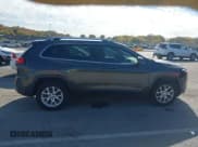 ✅ 2015 Jeep Cherokee Latitude • VIN: 1C4PJMCS3FW615969 • Lot: 43640634. Wystawiony na IAAI z przebiegiem 176 928 mil. Bezpłatny archiwum sprzedaży aukcyjnych z USA i szczegółowy raport historii pojazdu na DreamBid. Zdjęcie 13.