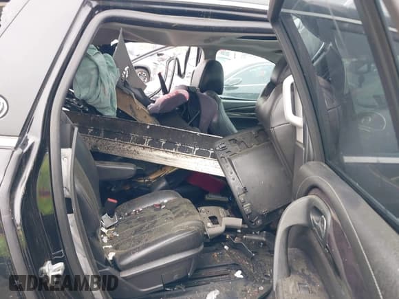 ✅ 2017 Buick Enclave Leather • VIN: 5GAKRBKD4HJ340110 • Lot: 41942637. Wystawiony na IAAI z przebiegiem Nie podano. Bezpłatny archiwum sprzedaży aukcyjnych z USA i szczegółowy raport historii pojazdu na DreamBid. Zdjęcie 8.