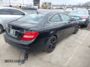 ✅ 2013 Mercedes-Benz C 250 • VIN: WDDGJ4HB3DG066876 • Lot: 41676738. Wystawiony na IAAI z przebiegiem 86 245 mil. Bezpłatny archiwum sprzedaży aukcyjnych z USA i szczegółowy raport historii pojazdu na DreamBid. Zdjęcie 4.