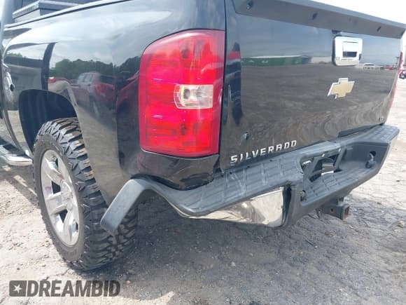 ✅ 2007 Chevrolet Silverado 1500 1LT • VIN: 2GCEC13J971689624 • Lot: 42121216. Wystawiony na IAAI z przebiegiem 171 156 mil. Bezpłatny archiwum sprzedaży aukcyjnych z USA i szczegółowy raport historii pojazdu na DreamBid. Zdjęcie 6.