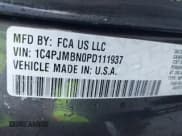 ✅ 2023 Jeep Cherokee Trailhawk • VIN: 1C4PJMBN0PD111937 • Lot: 43347414. Wystawiony na IAAI z przebiegiem 31 847 mil. Bezpłatny archiwum sprzedaży aukcyjnych z USA i szczegółowy raport historii pojazdu na DreamBid. Zdjęcie 9.