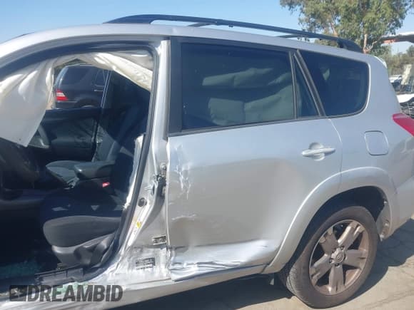 ✅ 2008 Toyota RAV4 Sport • VIN: JTMZK32V086013805 • Lot: 42530294. Listed on IAAI with 246,999 mi. Free auction sales archive from the USA and detailed vehicle history report at DreamBid. Image 6.