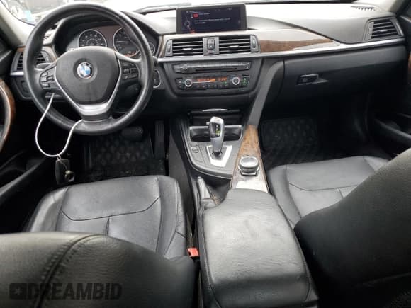 ✅ 2015 BMW 3 Series 328i xDrive • VIN: WBA3B5G59FNS13740 • Лот: 85414495. Опубликован ранее на Copart с пробегом 102 787 миль. Бесплатный доступ к архиву аукционных продаж из США и подробный отчёт об истории автомобиля на DreamBid. Изображение 8.