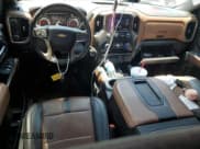 ✅ 2021 Chevrolet Silverado 1500 High Country • VIN: 1GCUYHED9MZ376671 • Lot: 54815384. Wystawiony na Copart z przebiegiem 78 941 mil. Bezpłatny archiwum sprzedaży aukcyjnych z USA i szczegółowy raport historii pojazdu na DreamBid. Zdjęcie 8.