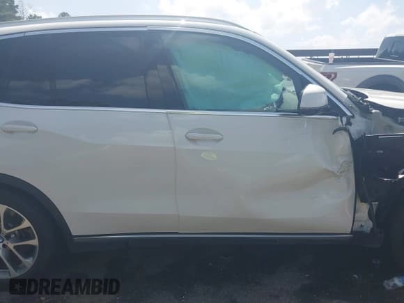 ✅ 2020 BMW X5 sDrive40i • VIN: 5UXCR4C09L9C22141 • Lot: 42624577. Wystawiony na IAAI z przebiegiem Nie podano. Bezpłatny archiwum sprzedaży aukcyjnych z USA i szczegółowy raport historii pojazdu na DreamBid. Zdjęcie 14.